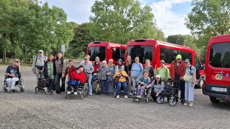Das Team von Cross Over Tours bei einer Besprechung